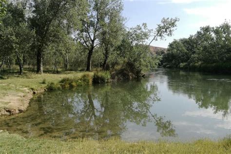 Las 8 mejores piscinas naturales para bañarte cerca。